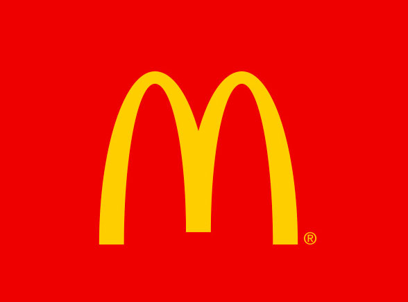 O icônico “M” dourado do McDonald's contrasta com o fundo vermelho vibrante. A combinação dessas cores é um exemplo clássico da psicologia das cores, onde o vermelho estimula o apetite e a ação, enquanto o amarelo transmite felicidade e energia, tornando a marca atraente e memorável para consumidores