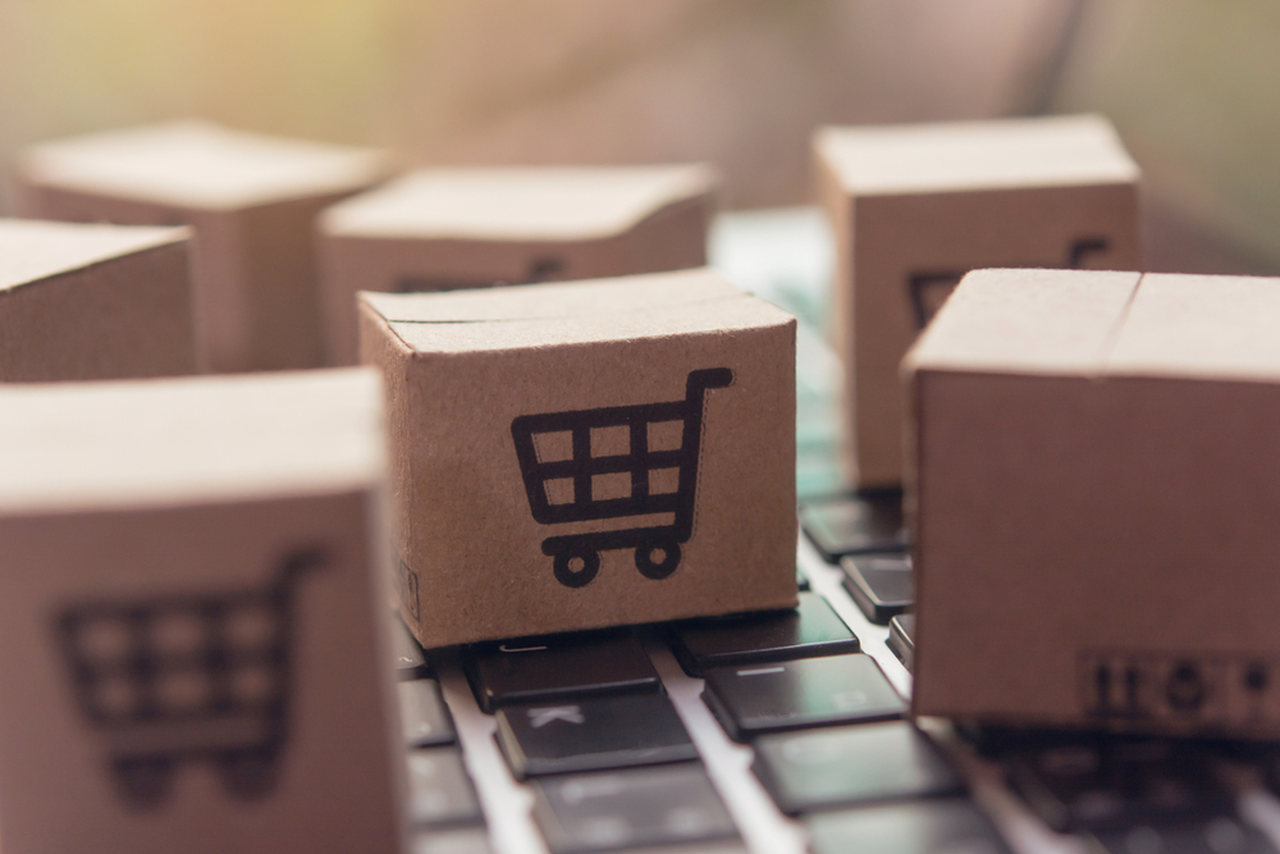 Várias caixinhas que simbolizam o trabalho do dropshiping na internet, uma excelente forma de como ganhar dinheiro de forma validada na Internet.