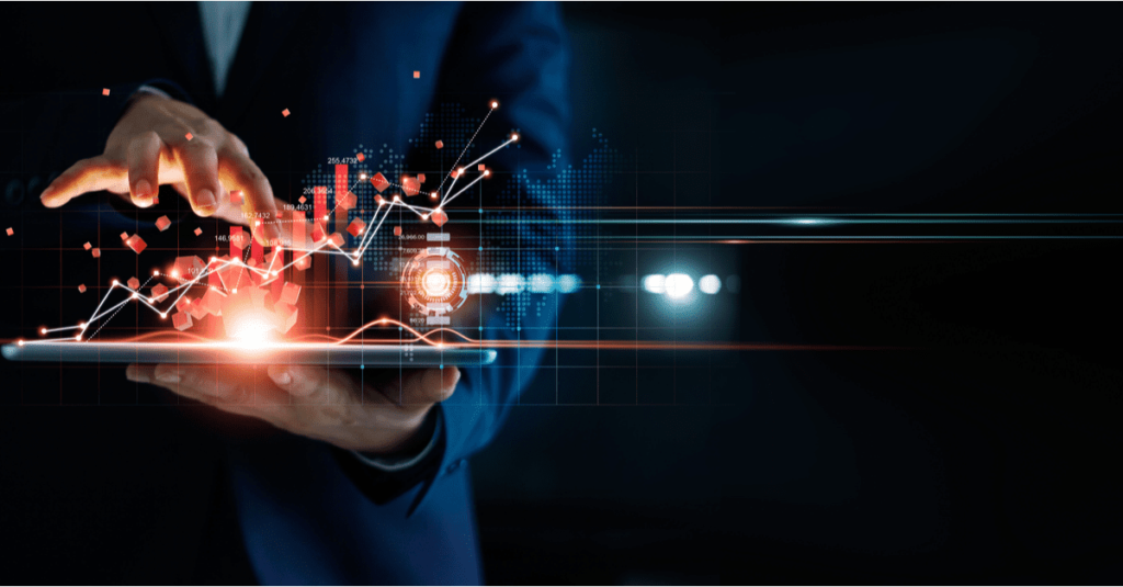 Profissional em traje executivo usando tablet com gráficos digitais e hologramas, representando tecnologia e estratégias de um playbook de vendas.