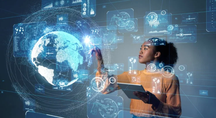 Mulher usando tablet e tocando projeção digital do planeta Terra, simbolizando tendências em tecnologia global e big data.